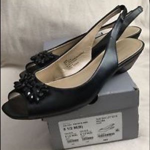 Liz Claiborne Sz 7.5 “Helena” black low heel